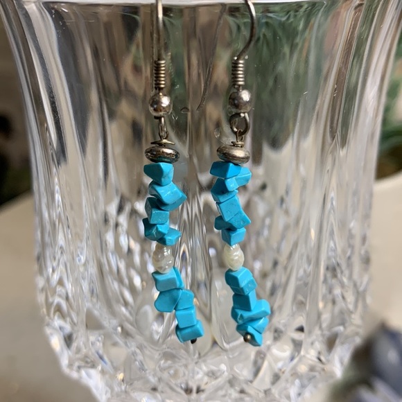 2x drop earrings w/ fresh water pearl accent- french hook. Made India - Picture 6 of 8